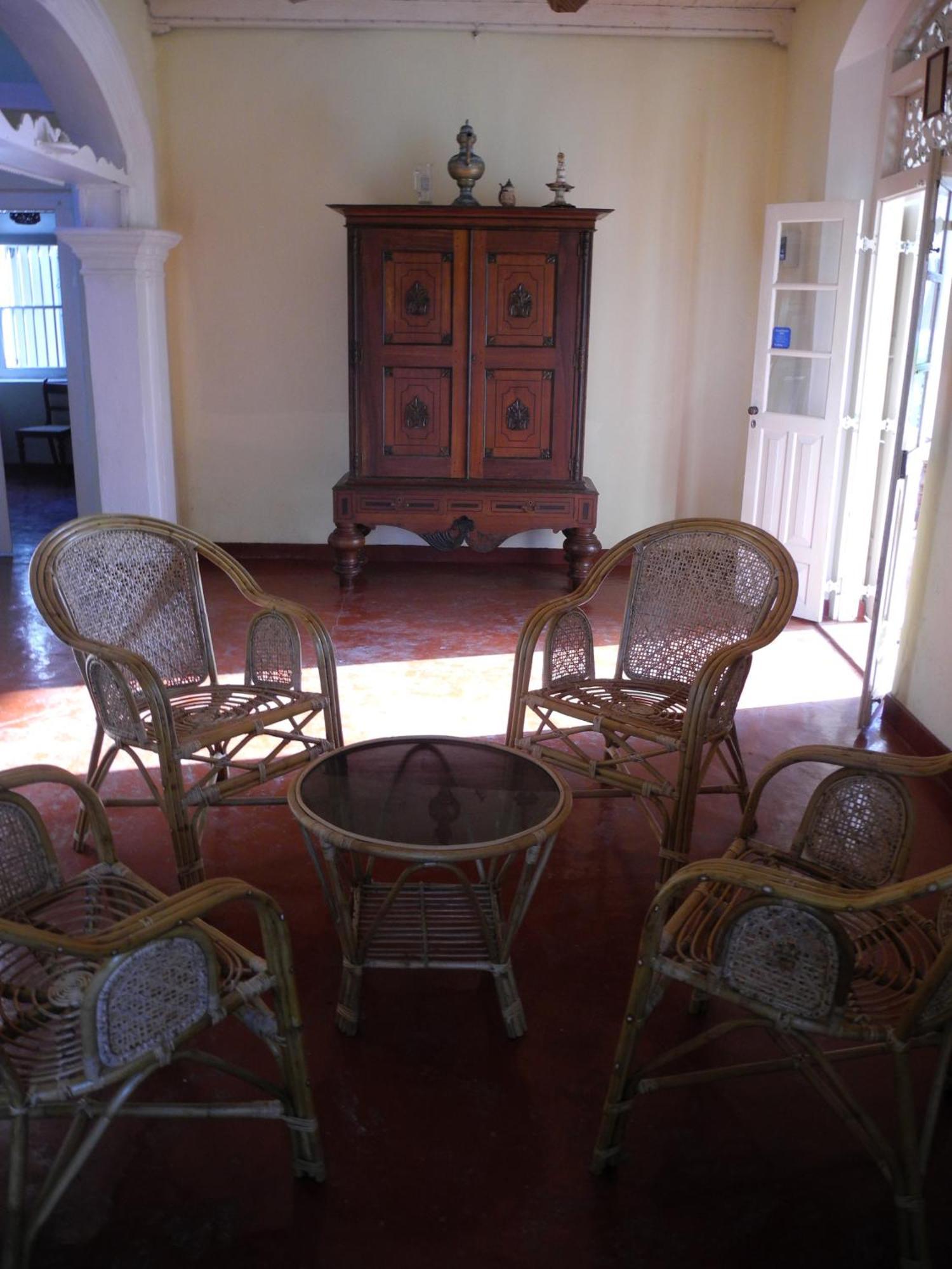 Top Of The Hill Guesthouse Уелигама Екстериор снимка