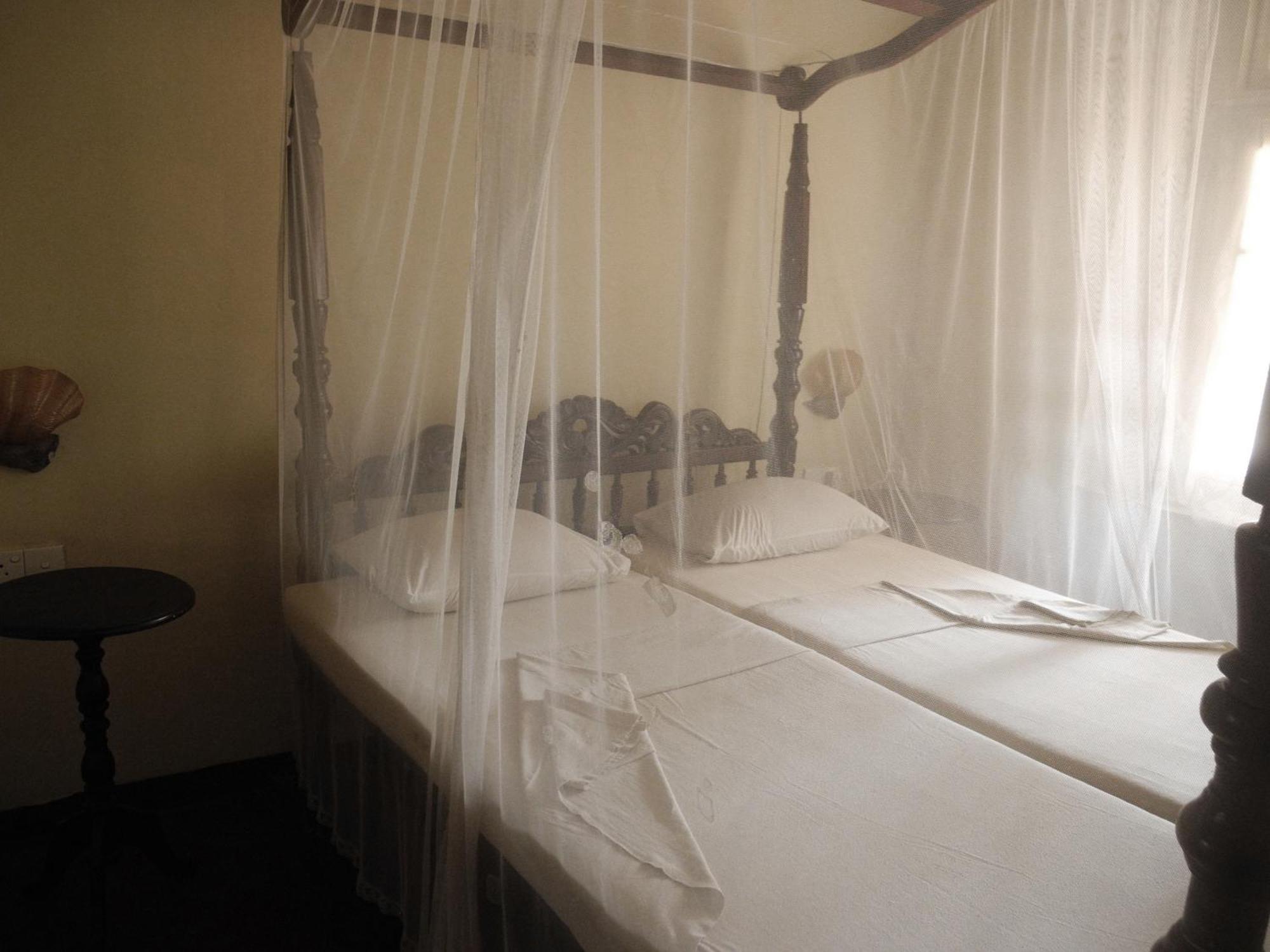 Top Of The Hill Guesthouse Уелигама Екстериор снимка