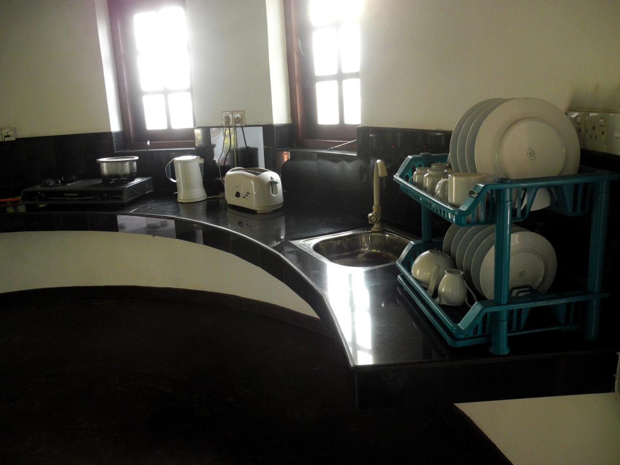 Top Of The Hill Guesthouse Уелигама Екстериор снимка