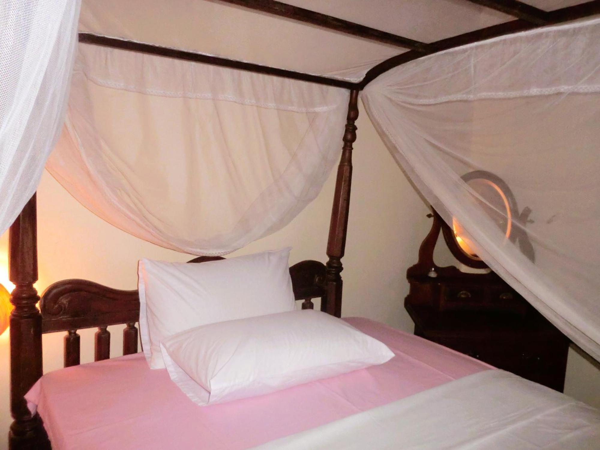 Top Of The Hill Guesthouse Уелигама Стая снимка