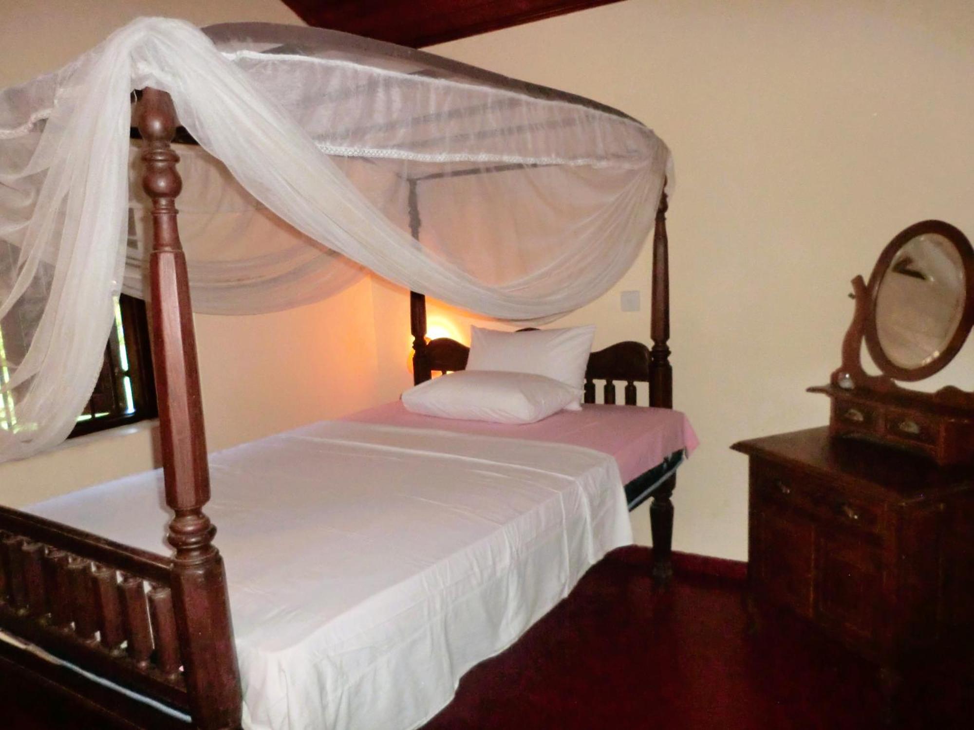 Top Of The Hill Guesthouse Уелигама Екстериор снимка