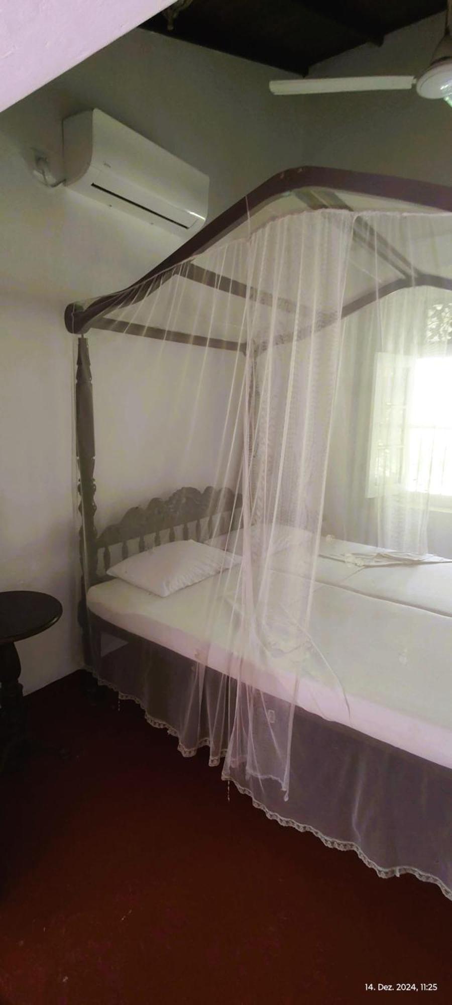 Top Of The Hill Guesthouse Уелигама Екстериор снимка