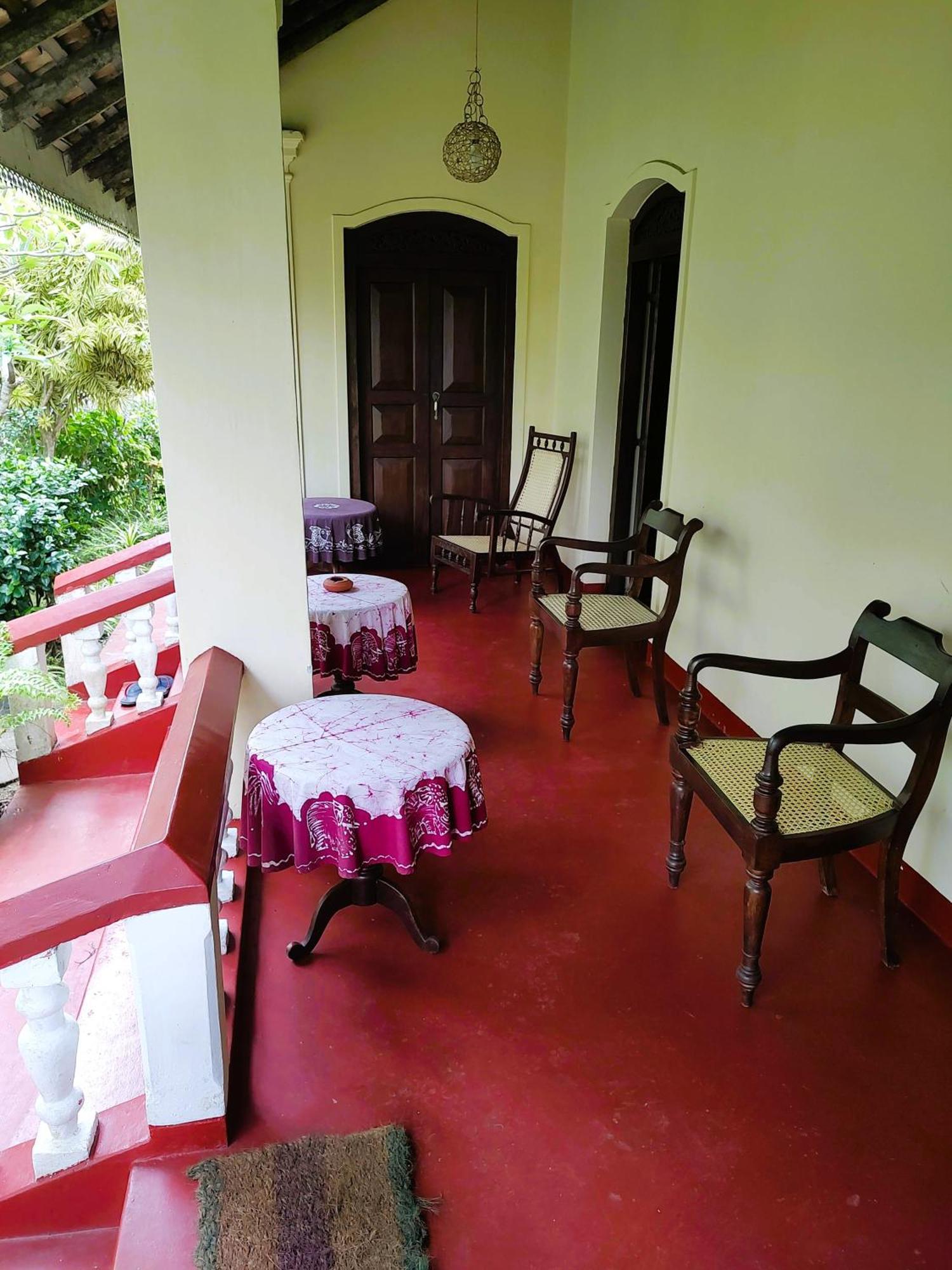 Top Of The Hill Guesthouse Уелигама Екстериор снимка