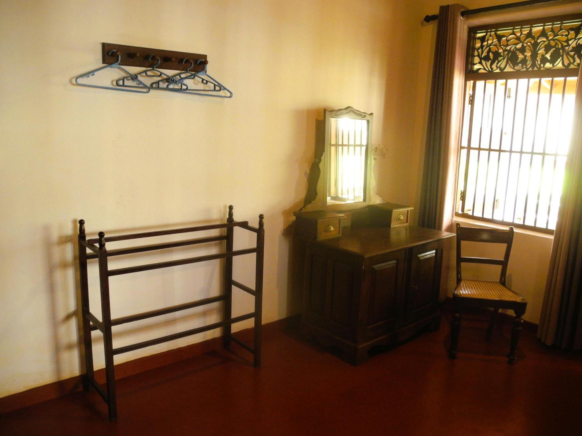 Top Of The Hill Guesthouse Уелигама Екстериор снимка