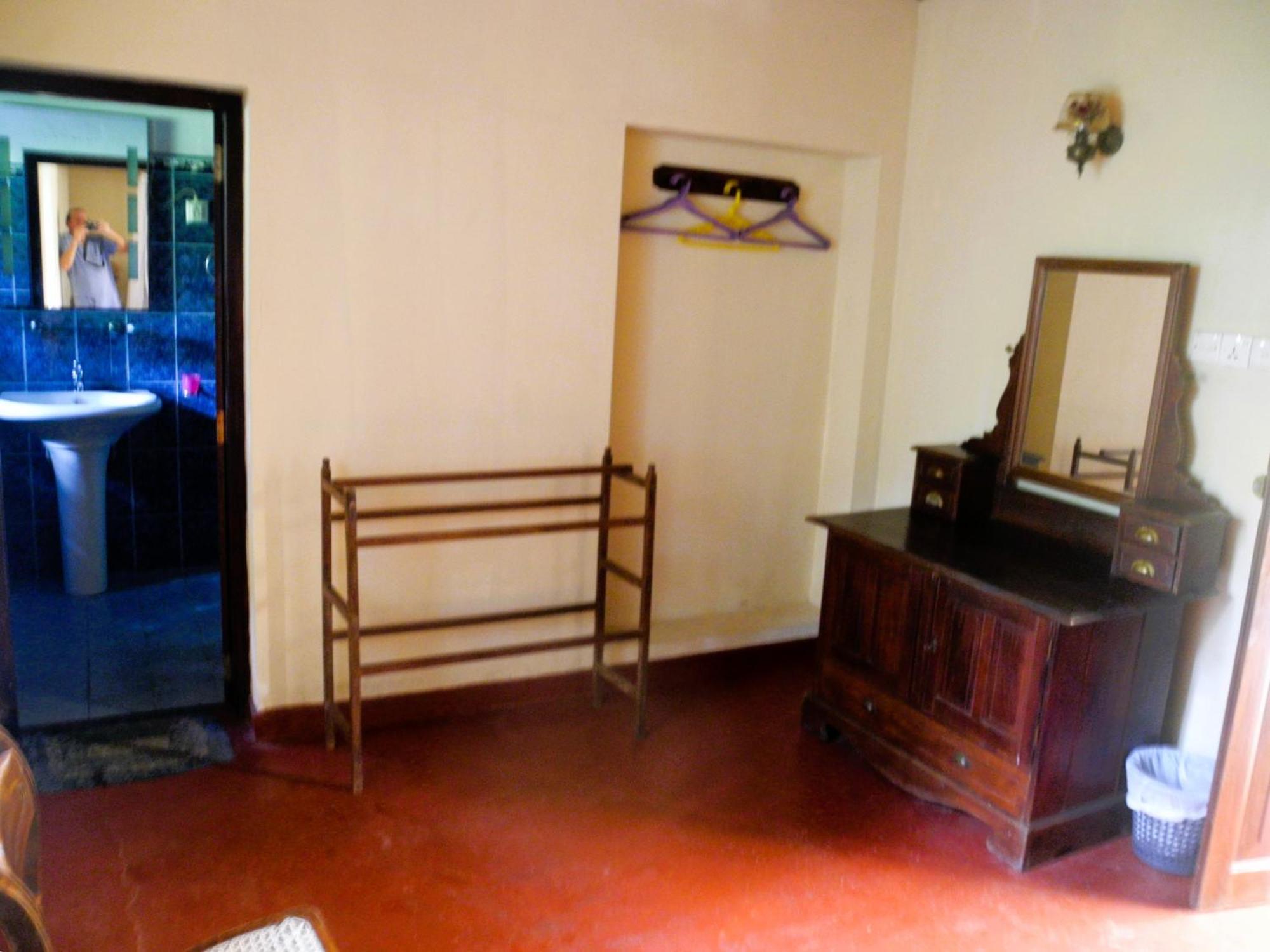 Top Of The Hill Guesthouse Уелигама Екстериор снимка