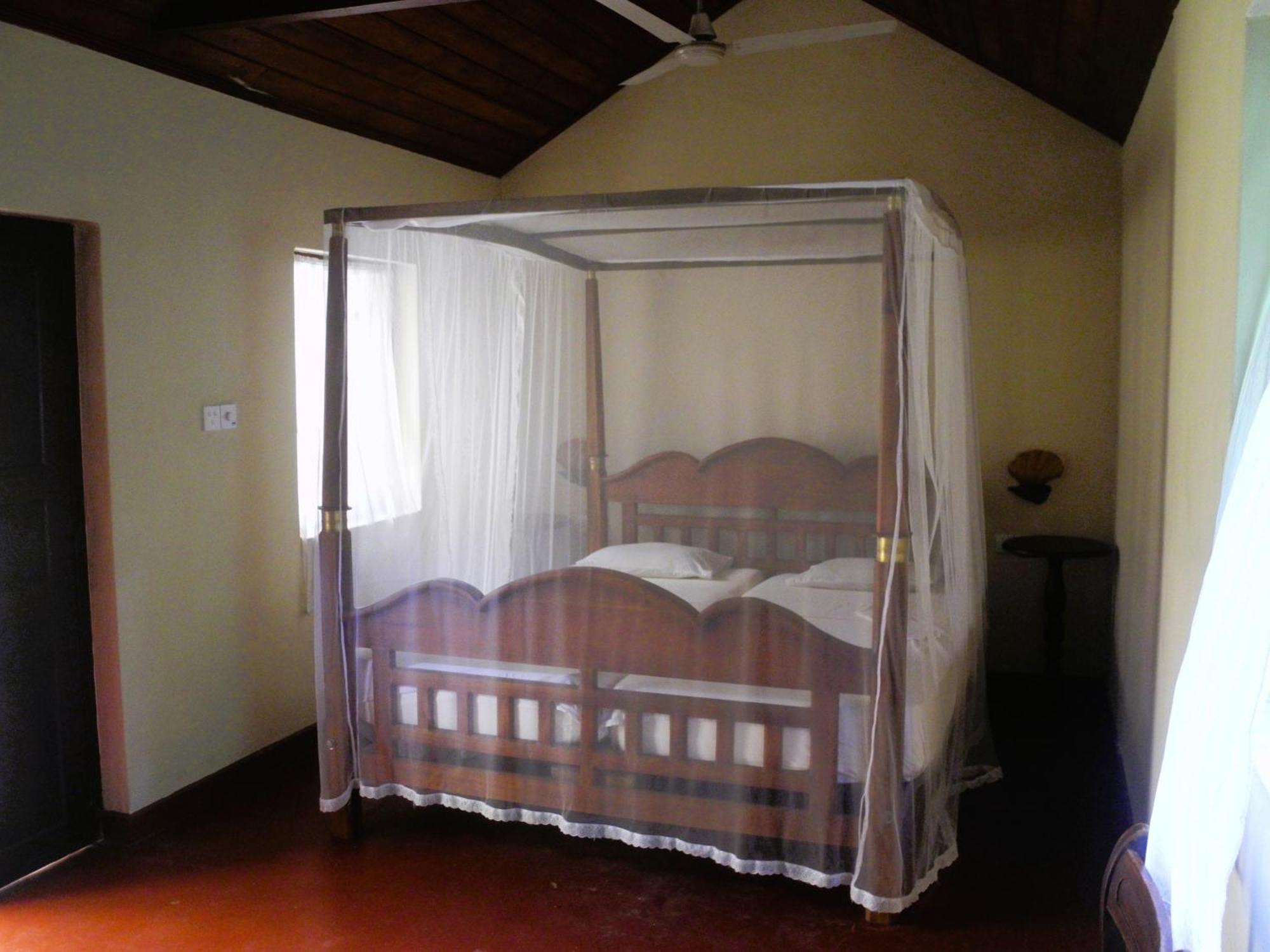 Top Of The Hill Guesthouse Уелигама Екстериор снимка