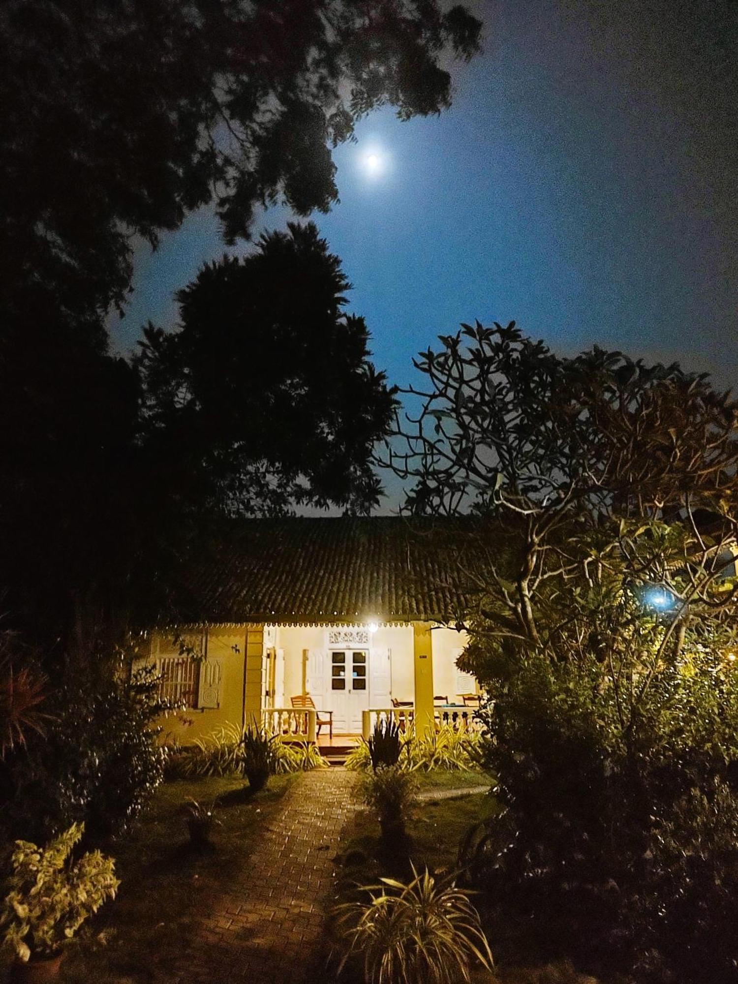 Top Of The Hill Guesthouse Уелигама Стая снимка